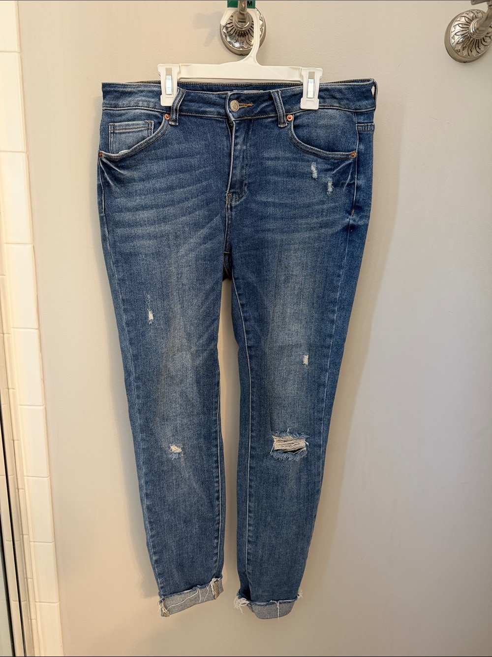 Relaxed Boyfriend Jeans in Distressed Dark Blue